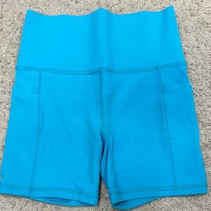 Athleta Salutation Stash 5” Short